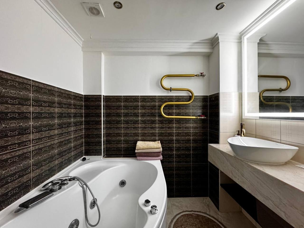Deribasivska 10 Luxury Apartment Odesa Exterior foto